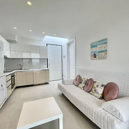 Seaview Apartment-qerret דירה *