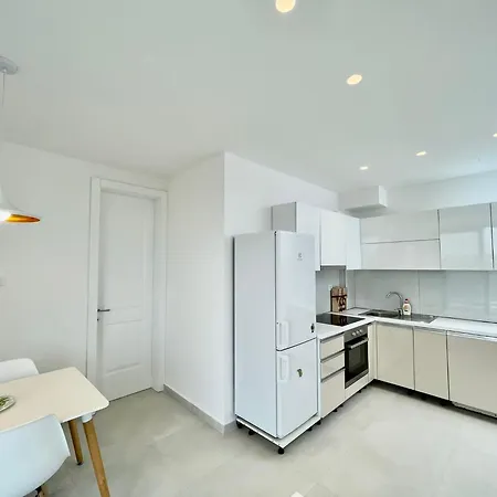 Seaview Apartment-qerret * גולם