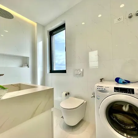 Seaview Apartment-qerret גולם